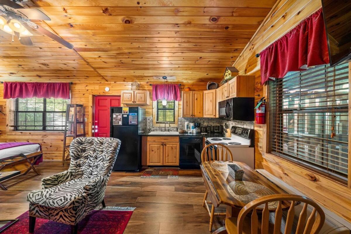 Cabin 5 Studio Cabin With Hot Tub, Water View And Fire Pit Vila Sevierville Exterior foto