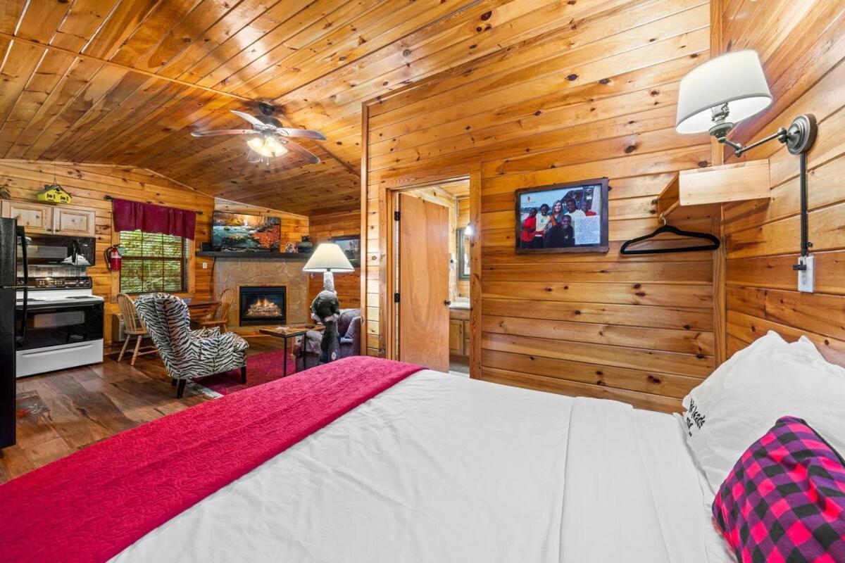 Cabin 5 Studio Cabin With Hot Tub, Water View And Fire Pit Vila Sevierville Exterior foto