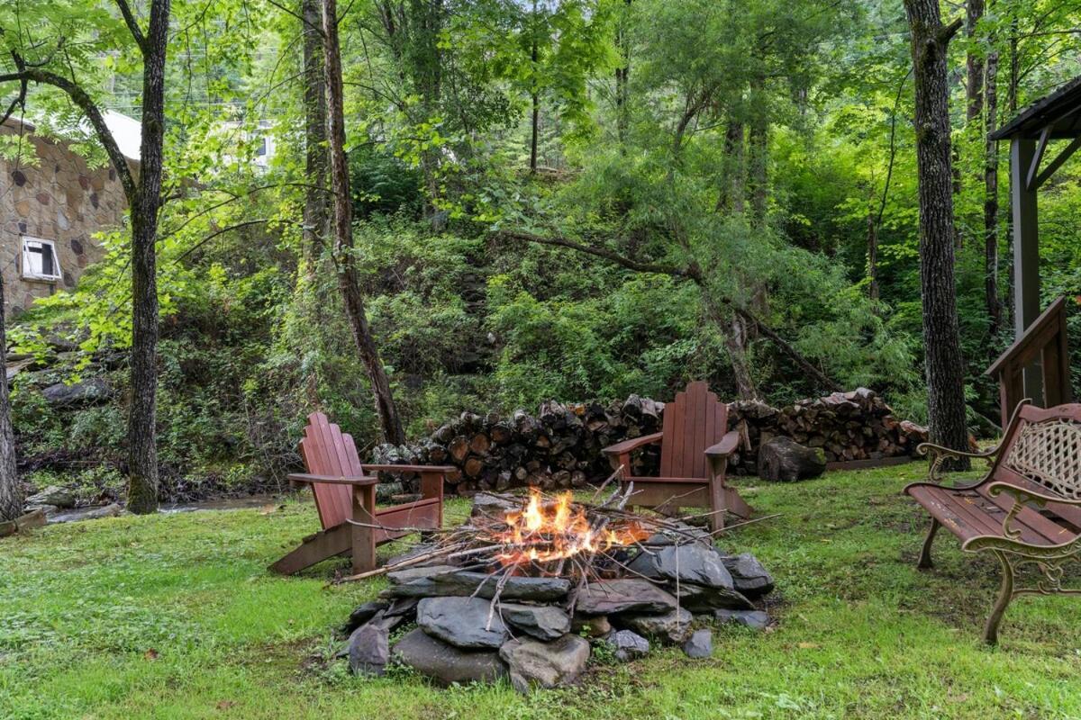 Cabin 5 Studio Cabin With Hot Tub, Water View And Fire Pit Vila Sevierville Exterior foto