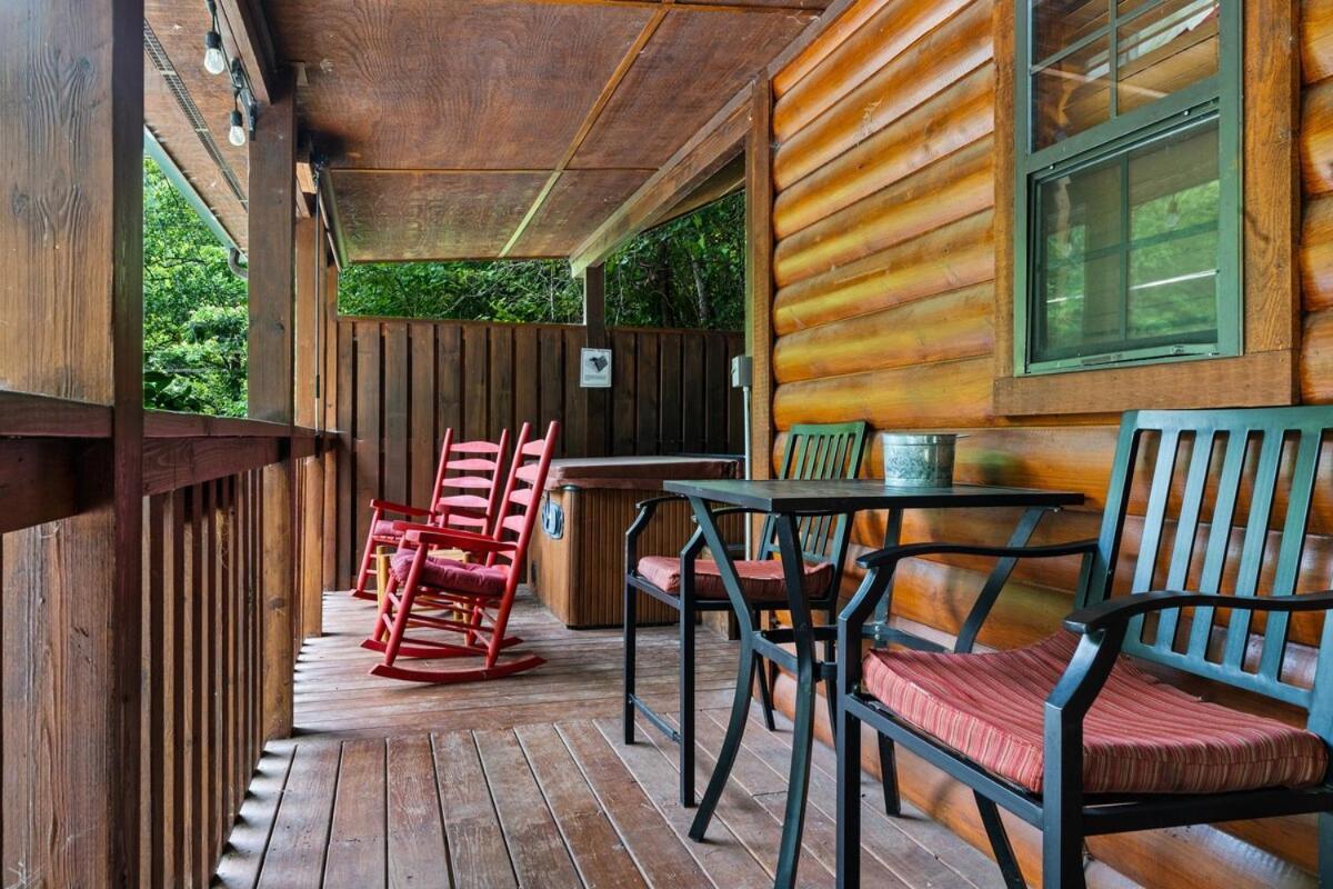 Cabin 5 Studio Cabin With Hot Tub, Water View And Fire Pit Vila Sevierville Exterior foto