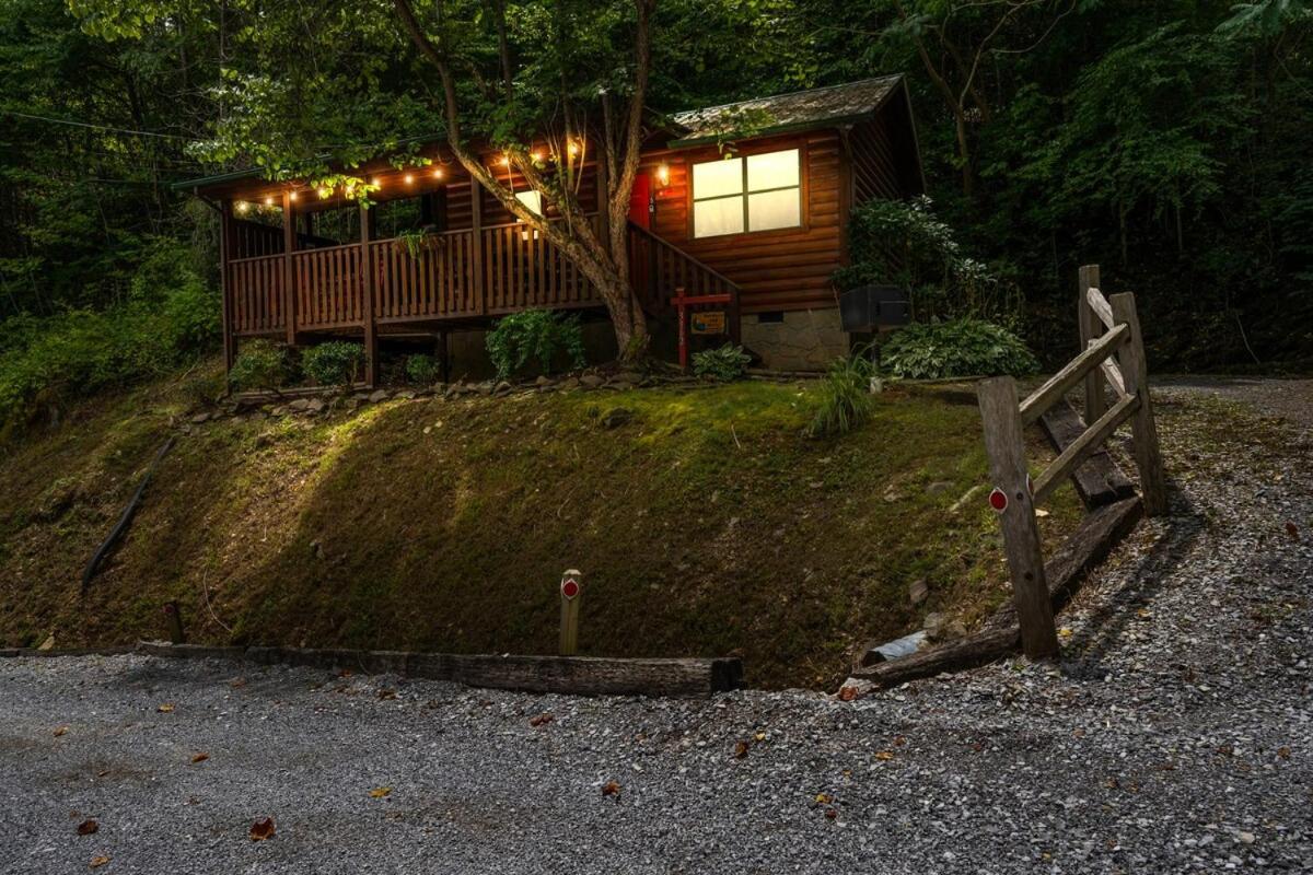 Cabin 5 Studio Cabin With Hot Tub, Water View And Fire Pit Vila Sevierville Exterior foto