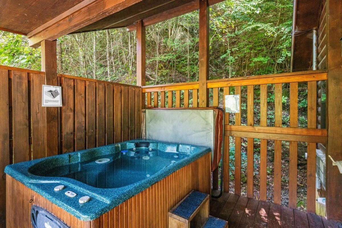 Cabin 5 Studio Cabin With Hot Tub, Water View And Fire Pit Vila Sevierville Exterior foto