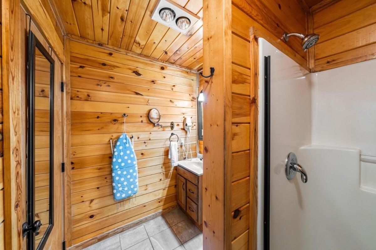 Cabin 5 Studio Cabin With Hot Tub, Water View And Fire Pit Vila Sevierville Exterior foto