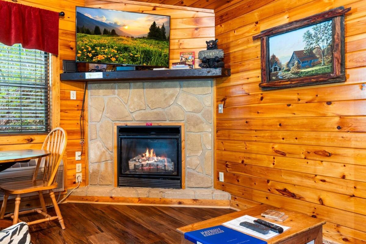 Cabin 5 Studio Cabin With Hot Tub, Water View And Fire Pit Vila Sevierville Exterior foto